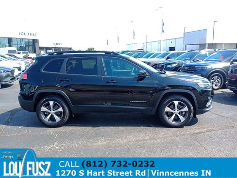 Used 2022 Jeep Cherokee Limited image 2