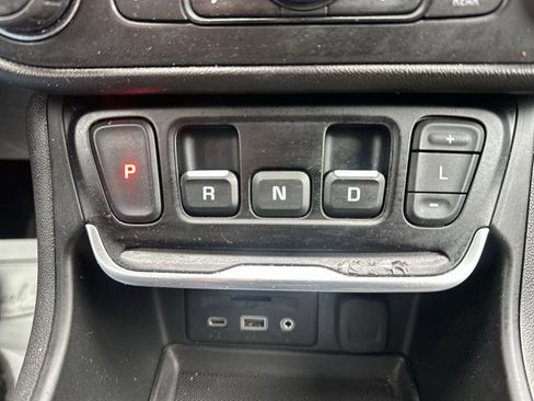 Certified 2021 GMC Terrain SLT FWD image 19