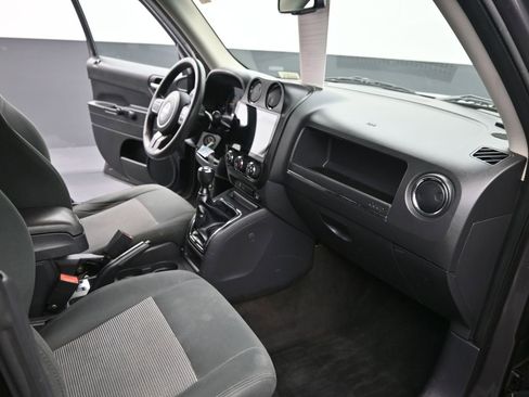 Used 2017 Jeep Patriot Sport image 26