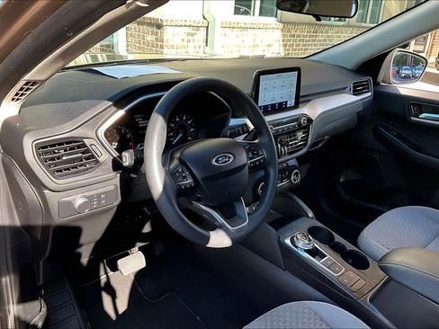 Used 2020 Ford Escape SE image 18