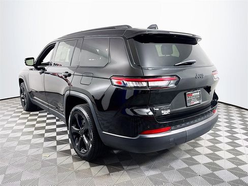 Used 2021 Jeep Grand Cherokee L Laredo image 5