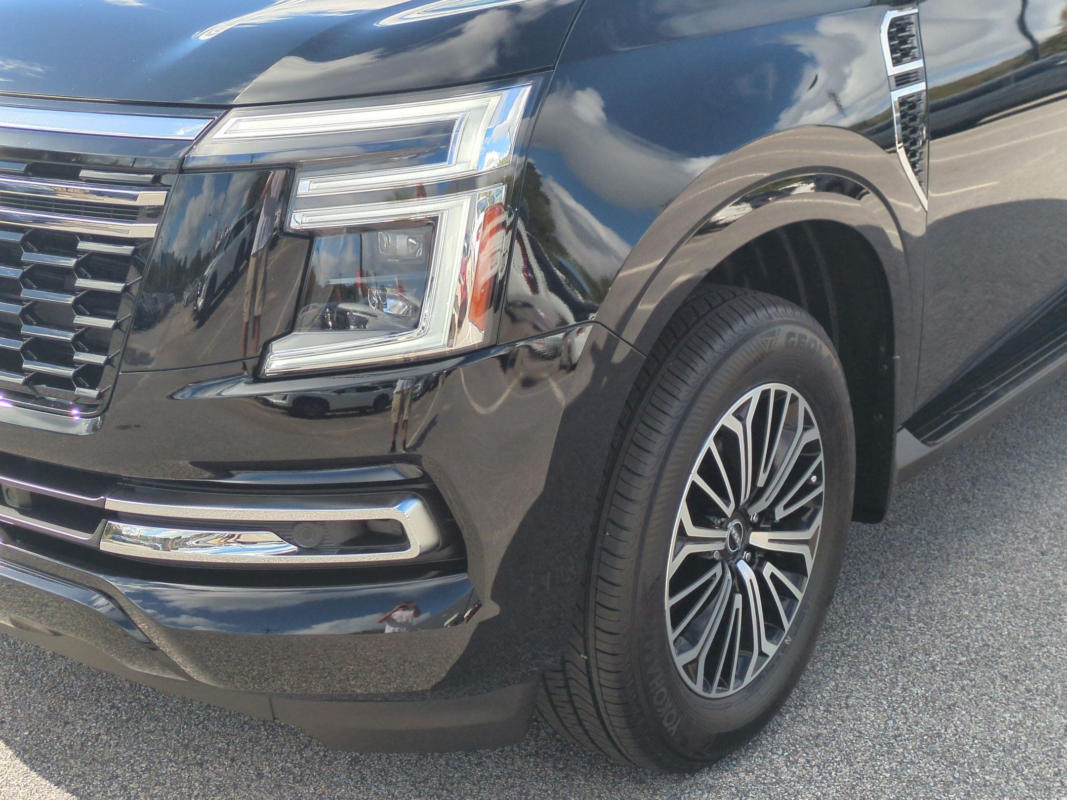 New 2026 Nissan Armada SL w/ Captain's Chari Seat Package AWD/4WD image 10