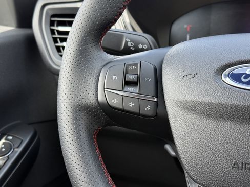 Used 2025 Ford Escape ST-Line AWD/4WD image 14