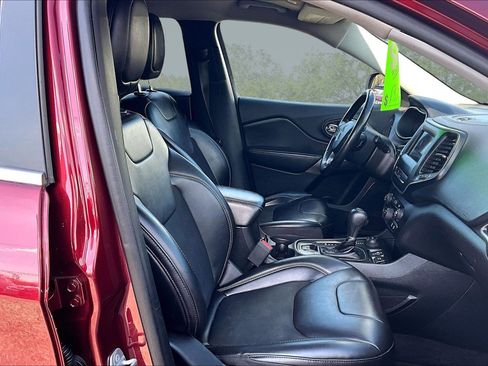 Used 2019 Jeep Cherokee Latitude Plus w/ Cold Weather Group image 7