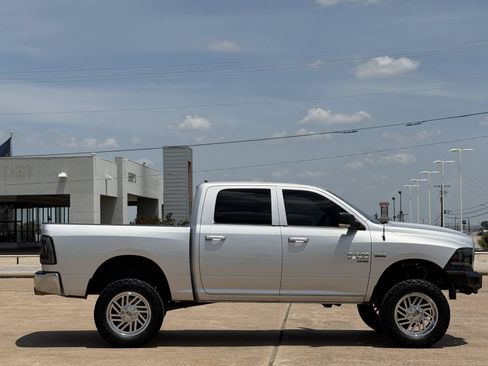 Used 2019 RAM 1500 Lone Star AWD/4WD image 3