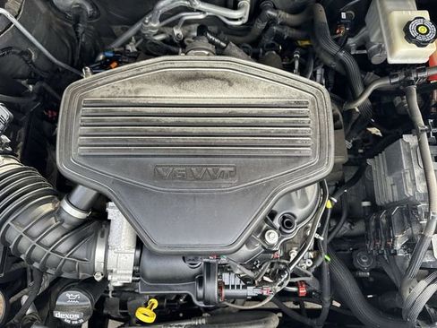 Certified 2018 GMC Acadia Denali w/ Technology Package image 32