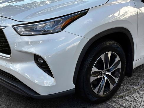 Used 2020 Toyota Highlander XLE AWD/4WD image 8