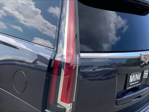 Used 2015 Cadillac Escalade ESV Platinum RWD image 28