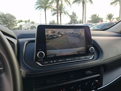 Used 2025 Nissan Rogue S FWD image 26