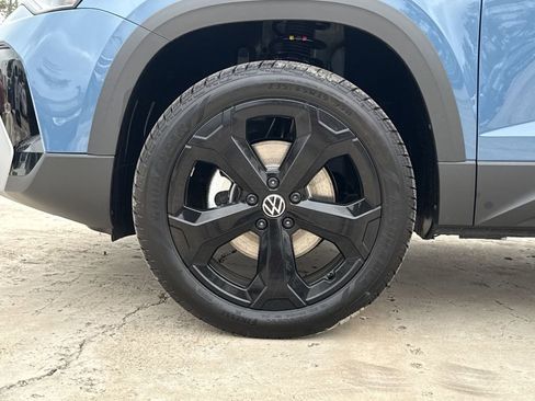 New 2026 Volkswagen Taos SEL image 9