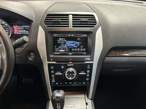 Used 2015 Ford Explorer Limited w/ Equipment Group 302A AWD/4WD image 19