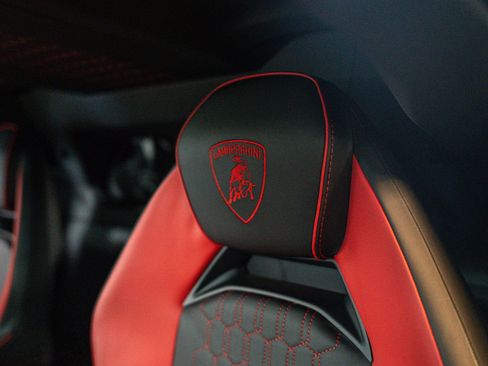 Used 2024 Lamborghini Revuelto AWD/4WD image 9