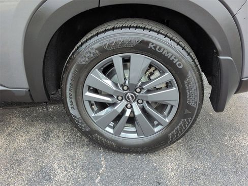 Used 2024 Nissan Pathfinder SV w/ SV Premium Package image 23