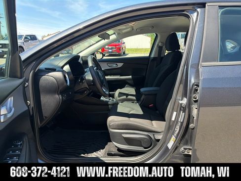 Used 2024 Kia Forte LX FWD image 9