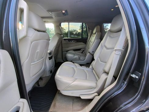 Used 2016 Cadillac Escalade Luxury AWD/4WD image 34