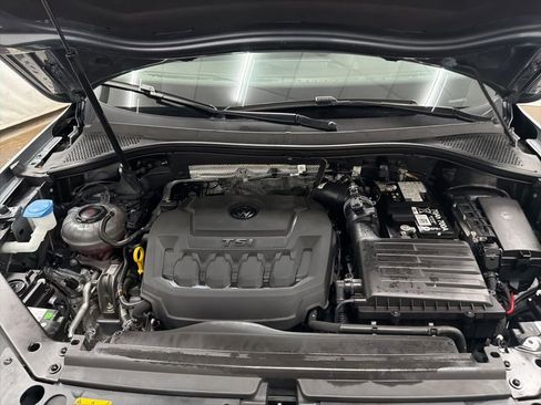 Used 2024 Volkswagen Tiguan SE w/ Panoramic Sunroof Package image 32