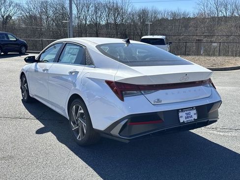 Certified 2025 Hyundai Elantra SEL image 5
