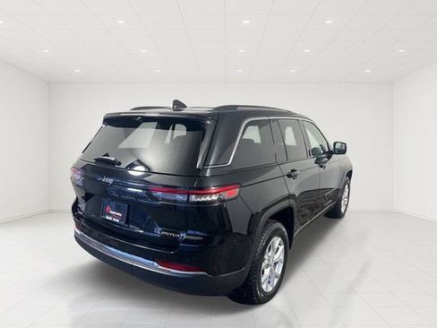 Certified 2023 Jeep Grand Cherokee Limited w/ Luxury Tech Group II AWD/4WD image 5