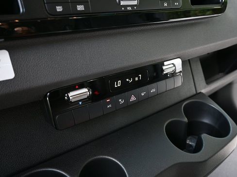 Used 2025 Mercedes-Benz Sprinter 2500 image 15