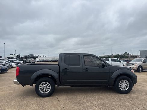 Used 2015 Nissan Frontier SV RWD image 22