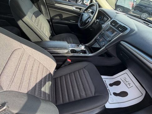 Used 2018 Ford Fusion SE image 30