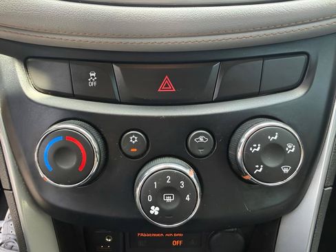 Used 2019 Chevrolet Trax LT w/ LPO, Cargo Package FWD image 28