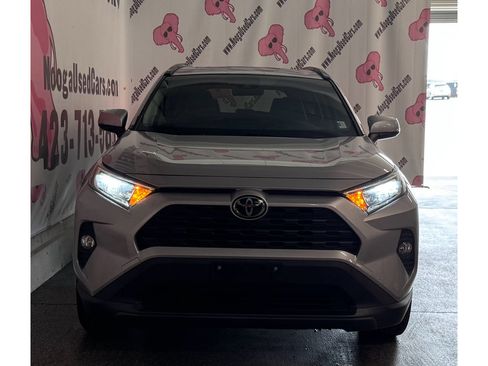 Used 2019 Toyota RAV4 XLE Premium w/ Cold Weather Package AWD/4WD image 5