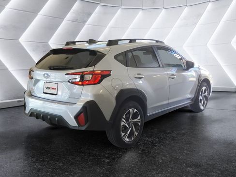 Used 2024 Subaru Crosstrek 2.0i Premium w/ Crosstrek Mirror Package AWD/4WD image 4