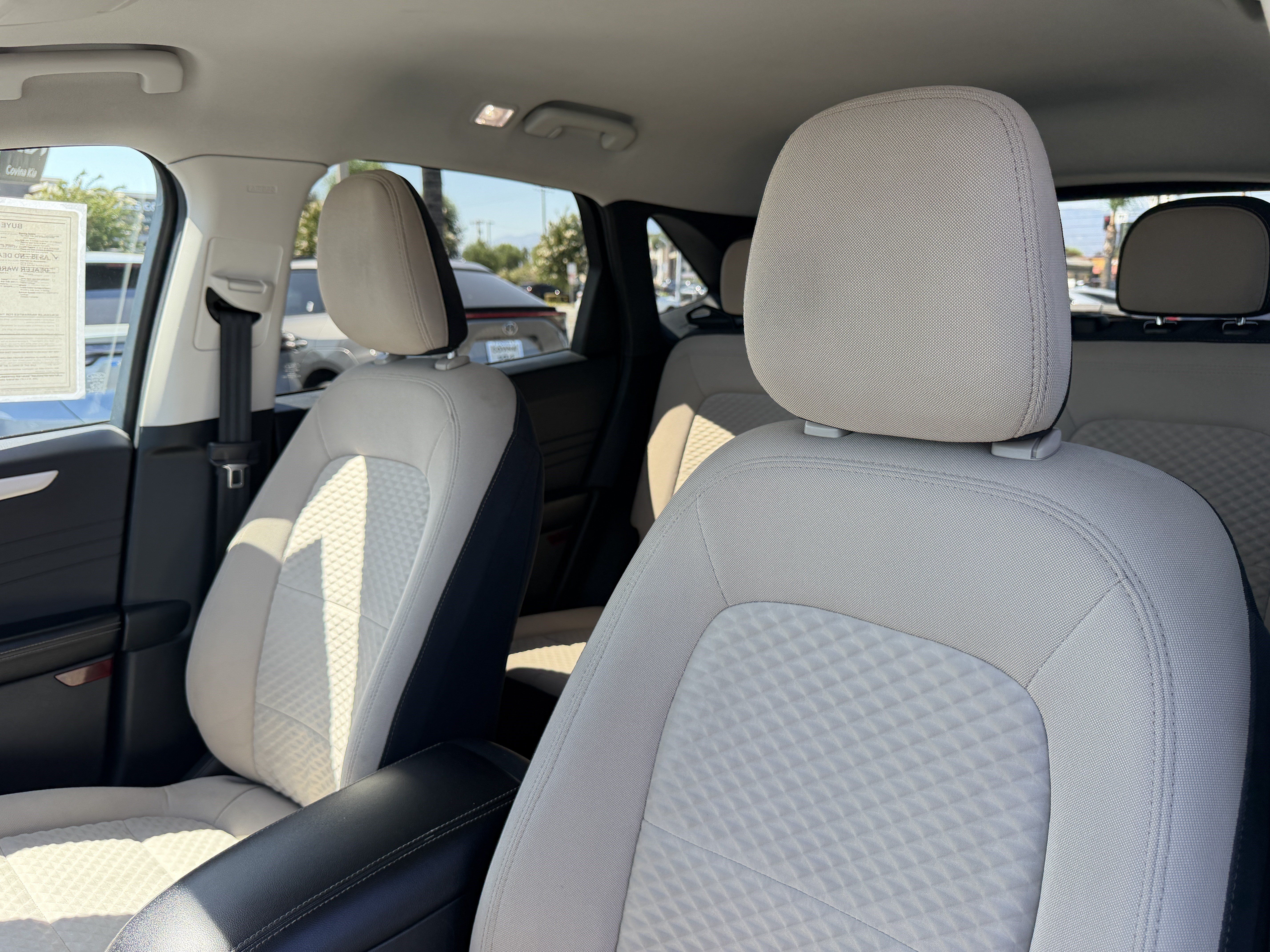 Used 2022 Ford Escape SE FWD image 17