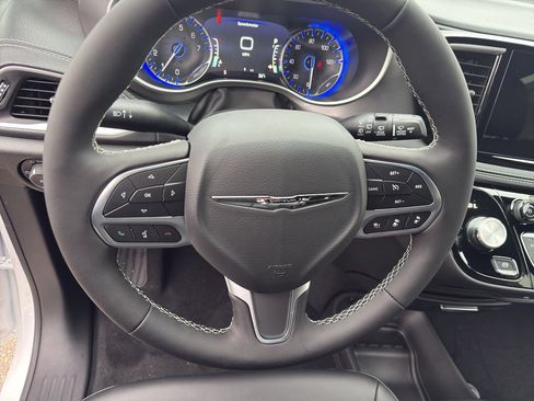 New 2026 Chrysler Pacifica Select FWD image 15