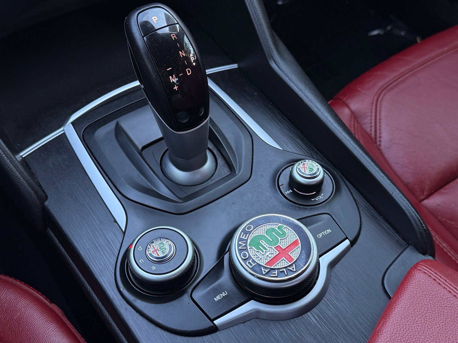Used 2017 Alfa Romeo Giulia AWD image 32