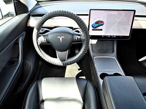 Used 2021 Tesla Model Y Long Range AWD/4WD image 18