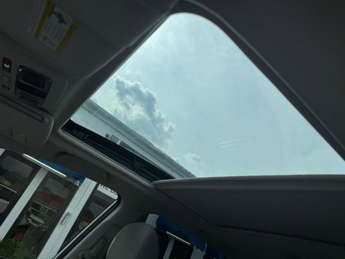 Used 2018 Subaru Forester 2.5i Premium w/ All-Weather Package image 16