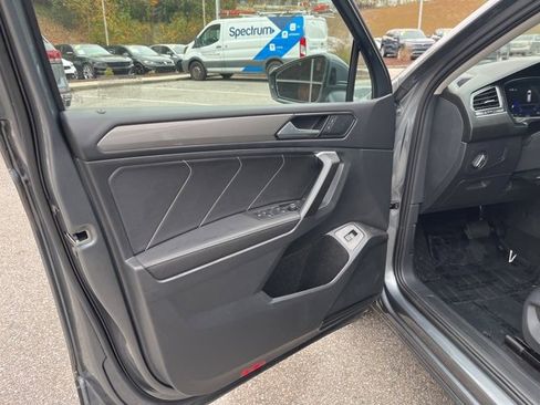 Used 2024 Volkswagen Tiguan SE image 5