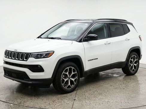 Used 2025 Jeep Compass Limited AWD/4WD image 3