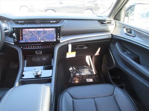 New 2026 Jeep Grand Cherokee Limited RWD image 14