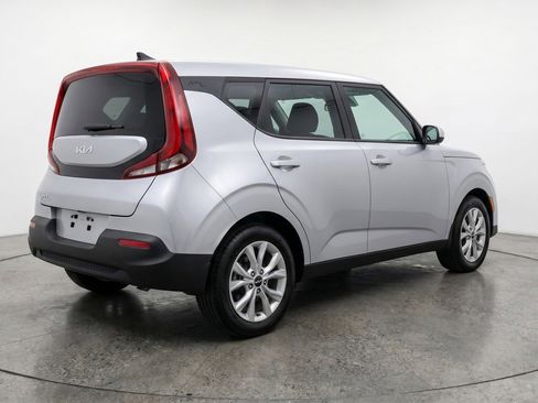 Used 2025 Kia Soul LX w/ LX Technology Package FWD image 9