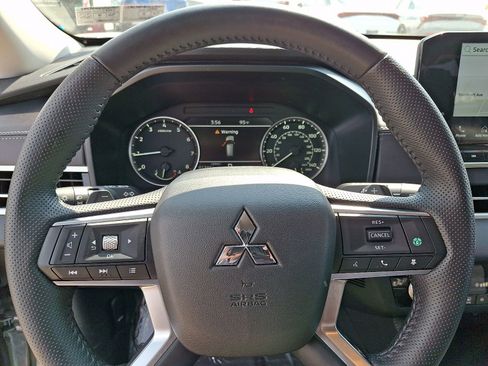 Used 2024 Mitsubishi Outlander SE AWD/4WD image 17