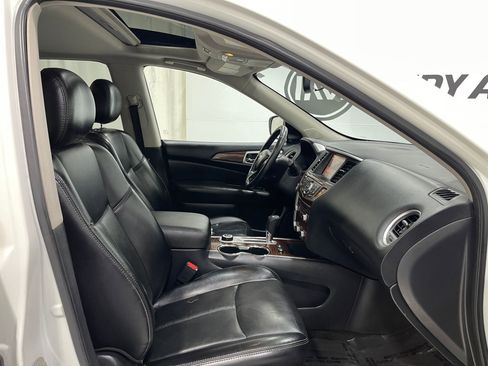 Used 2019 Nissan Pathfinder Platinum w/ Cargo Package image 34