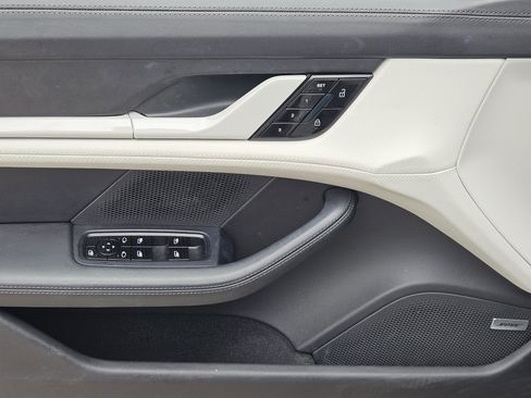 Used 2021 Porsche Taycan image 22