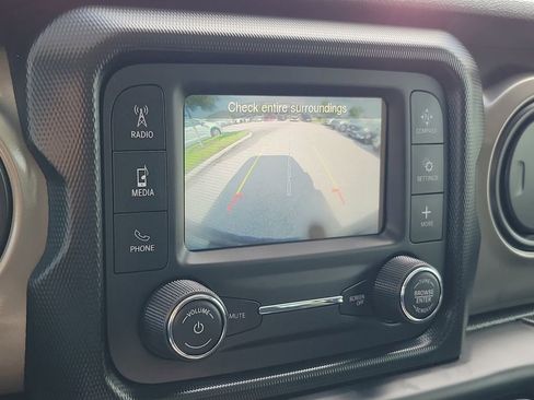 Used 2018 Jeep Wrangler Unlimited Sport AWD/4WD image 27