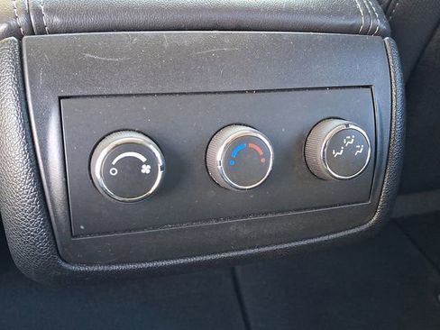 Used 2016 Chevrolet Traverse LT w/ Style and Technology Package image 12