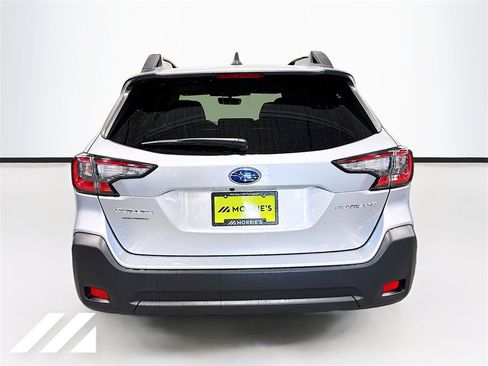 Used 2025 Subaru Outback Premium image 6