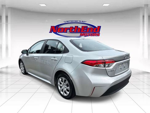 Used 2024 Toyota Corolla LE FWD image 5