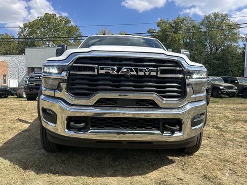 New 2026 RAM 5500 Tradesman AWD/4WD image 19