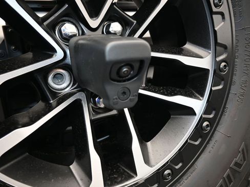 Used 2025 Jeep Wrangler Unlimited Rubicon image 32