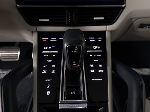 Certified 2023 Porsche Cayenne S Platinum AWD/4WD image 24