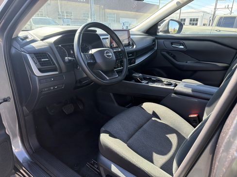 Used 2025 Nissan Rogue SV AWD/4WD image 8