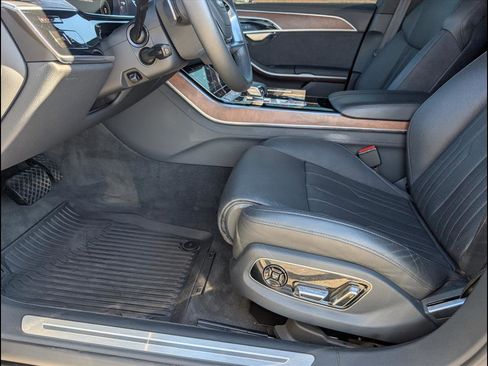Used 2023 Audi A8 L 3.0T image 11