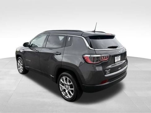 Used 2024 Jeep Compass Latitude AWD/4WD image 11